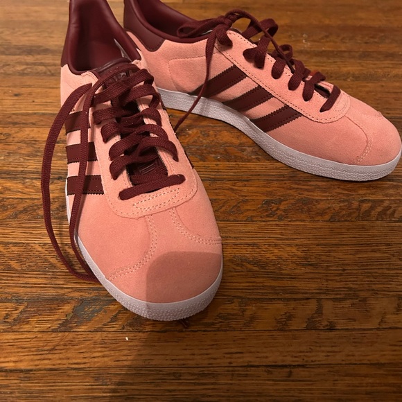 Adidas Gazelles (Men’s 7.5) - Picture 5 of 8